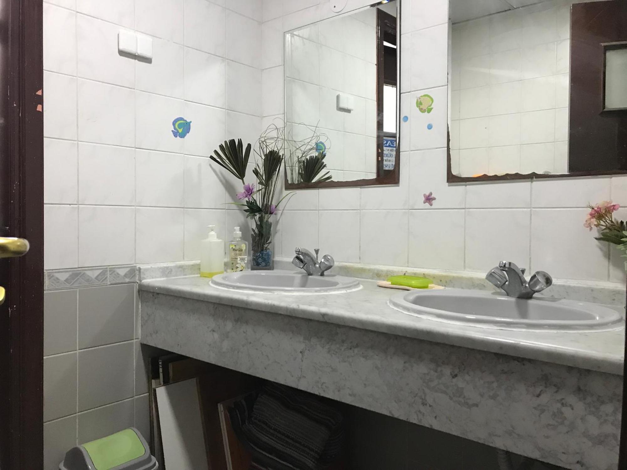 Backpacker's Bed - No Parking Space Homestay Abu Dhabi