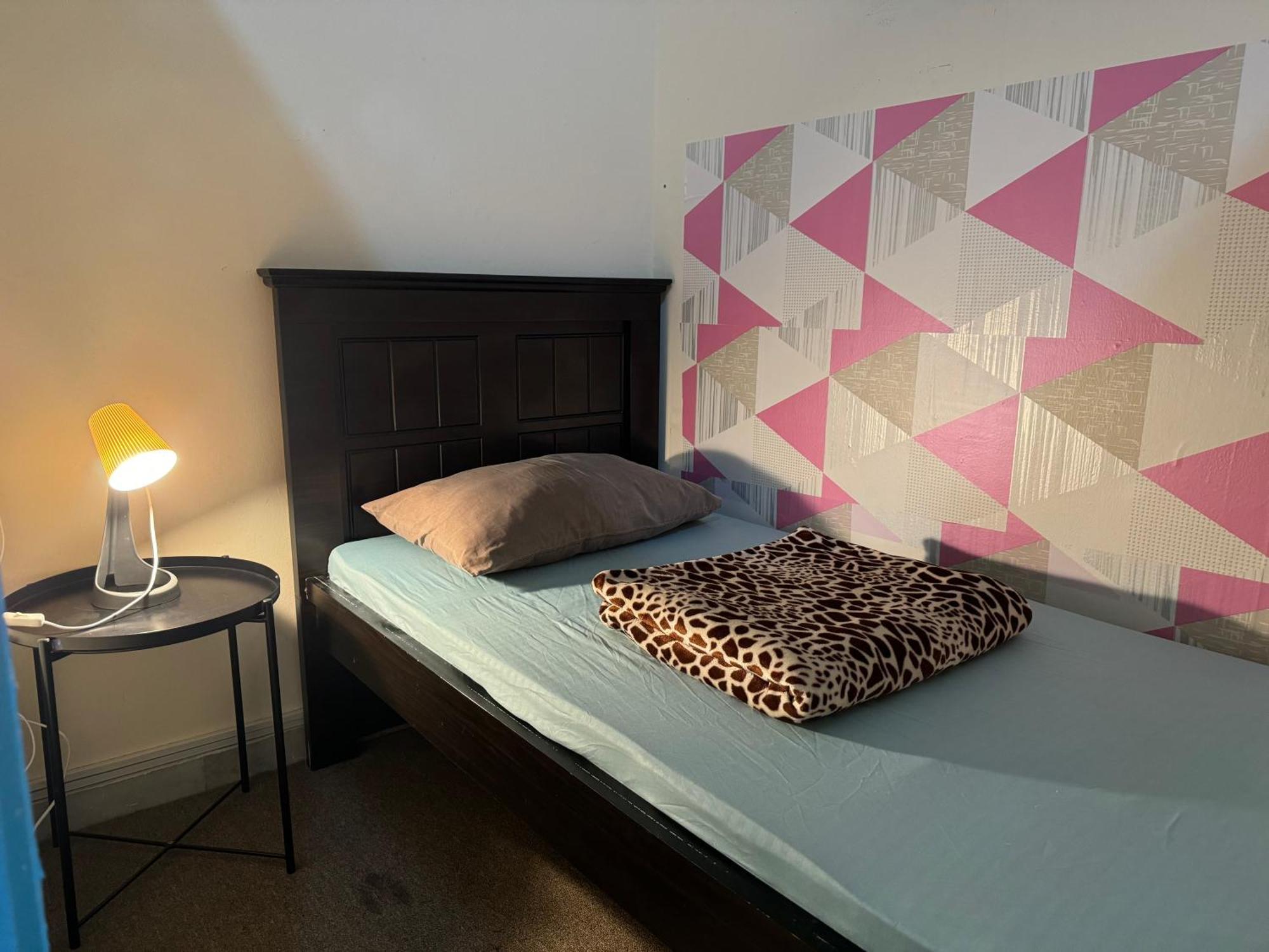Homestay Backpacker's Bed - No Parking Space