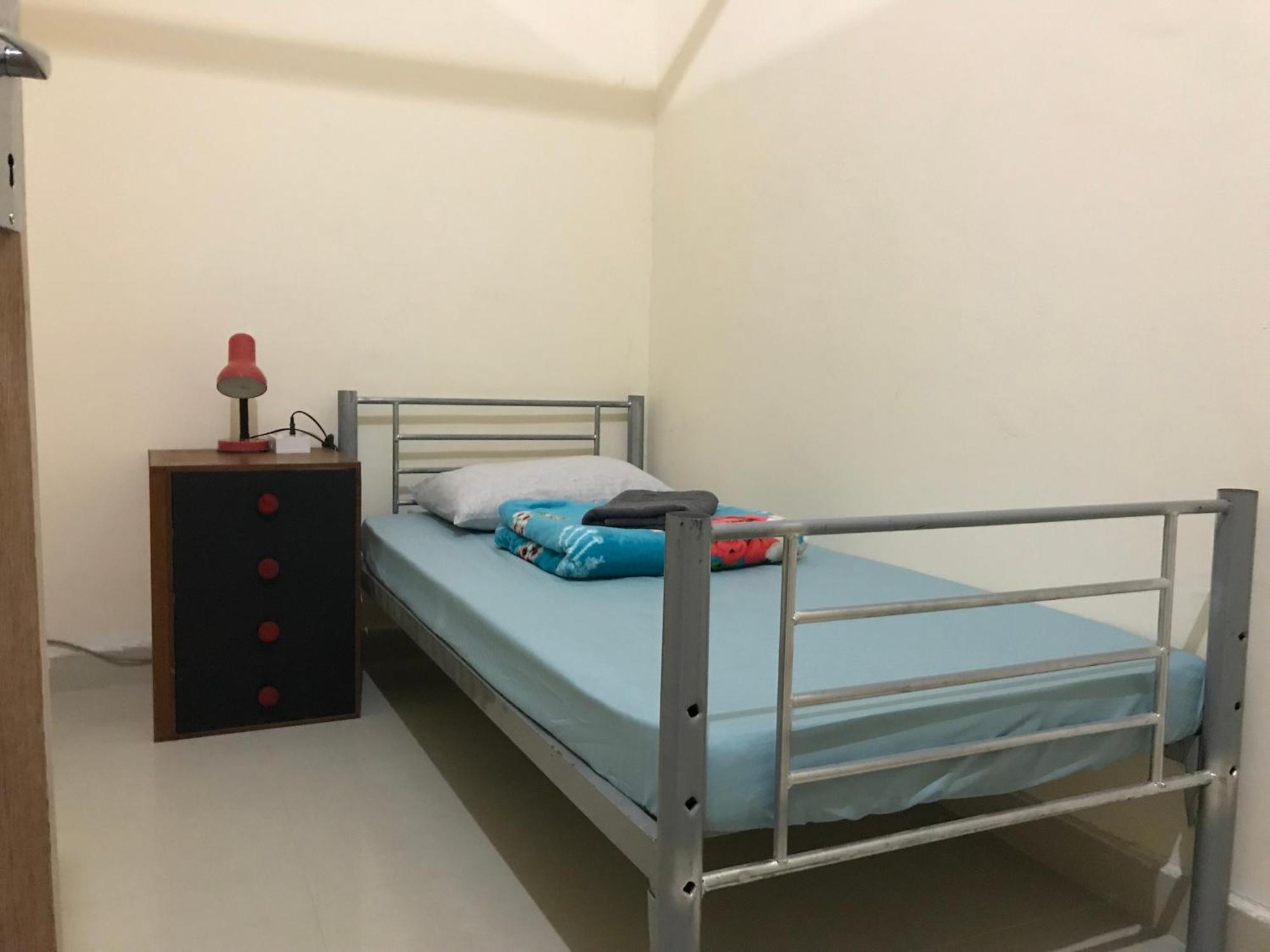 Backpacker's Bed - No Parking Space Homestay Abu Dhabi
