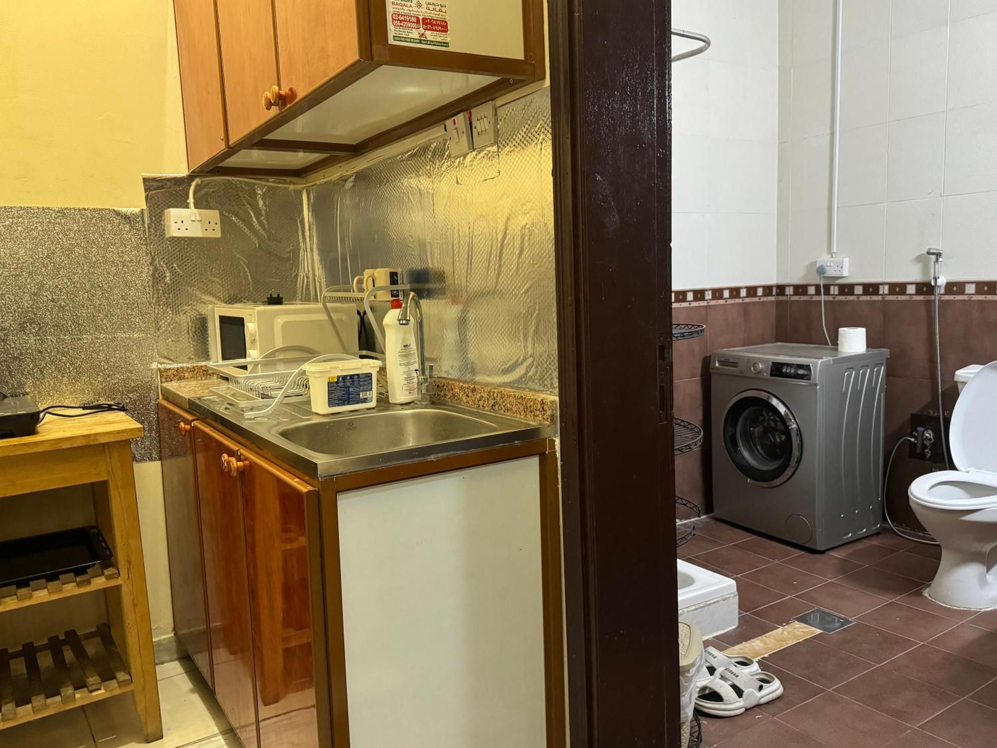Backpacker's Bed - No Parking Space Homestay Abu Dhabi