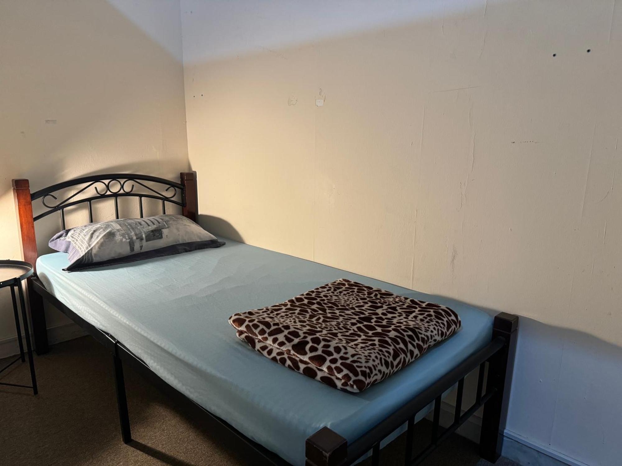 Backpacker's Bed - No Parking Space Homestay
