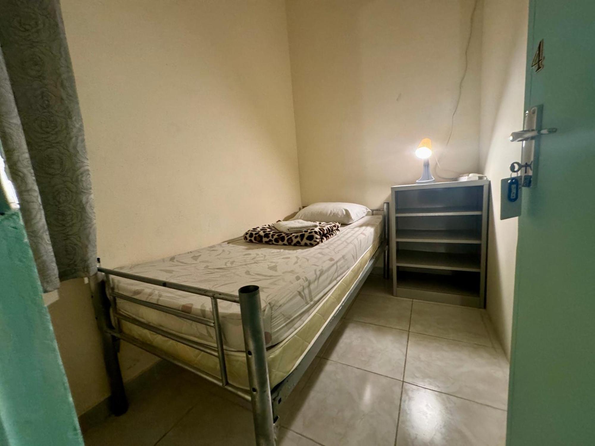 Backpacker's Bed - No Parking Space *