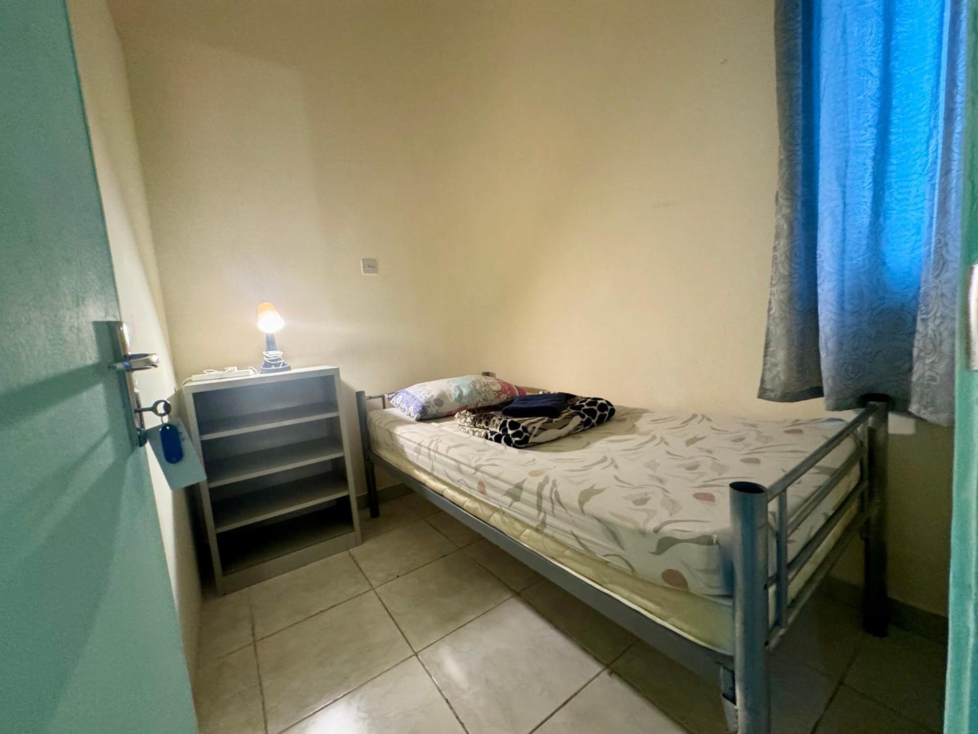 Homestay Backpacker's Bed - No Parking Space Abu Dhabi